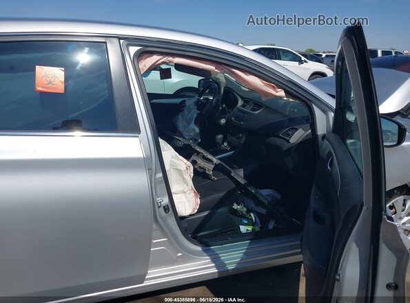 3N1AB7AP6GY282649 2016 NISSAN SENTRA Silver Front interior view