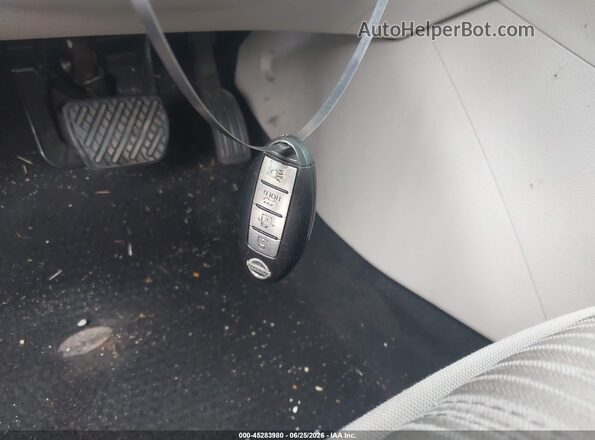 3N1AB7AP6HY231332 2017 NISSAN SENTRA Серый Вид панели приборов