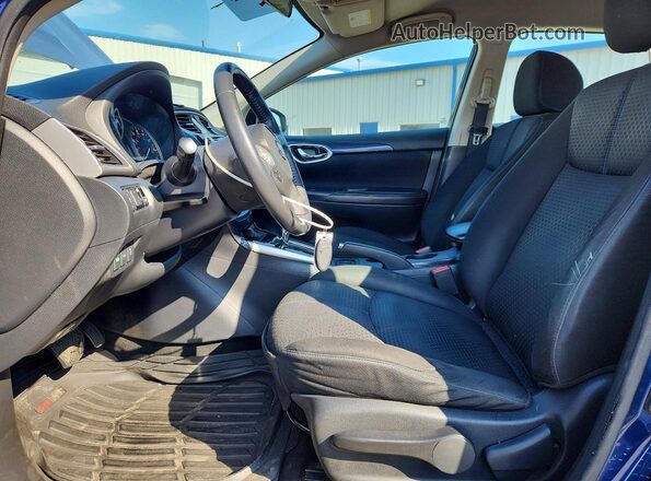 3N1AB7AP6HY262872 2017 NISSAN SENTRA Синий Вид салона спереди