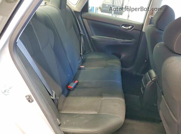3N1AB7AP6JY283310 2018 NISSAN SENTRA Silver Widok tylnych siedzeń