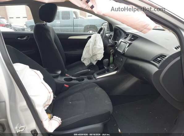 3N1AB7AP7KY267134 2019 NISSAN SENTRA Серебряный Вид салона спереди