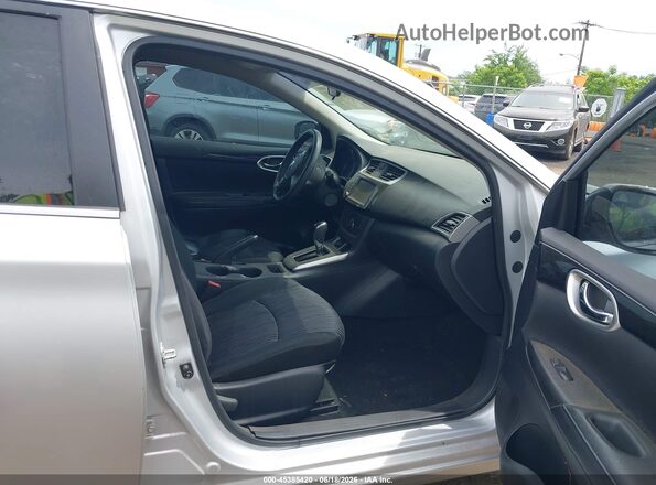 3N1AB7AP7KY313447 2019 NISSAN SENTRA Серебряный Вид салона спереди
