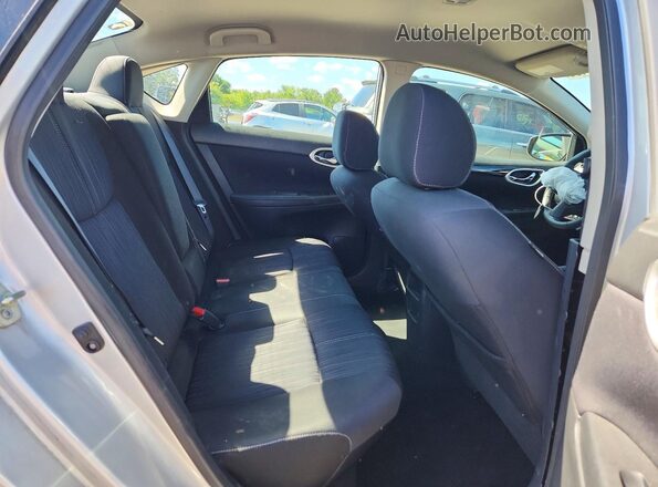 3N1AB7AP8HY351021 2017 NISSAN SENTRA Silver Widok tylnych siedzeń