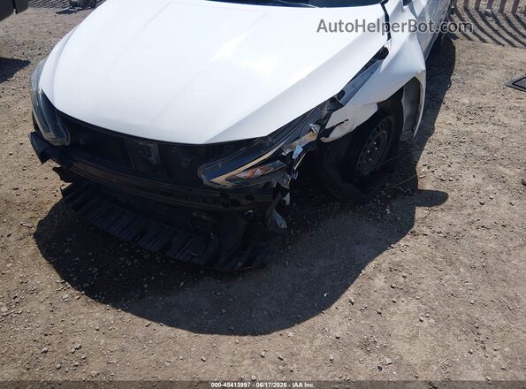 3N1AB7AP8JY209824 2018 NISSAN SENTRA White Widok z przodu