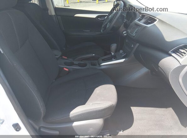 3N1AB7AP8JY209824 2018 NISSAN SENTRA White Widok wnętrza z przodu
