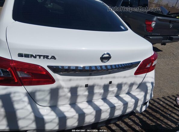 3N1AB7AP8JY209824 2018 NISSAN SENTRA White 