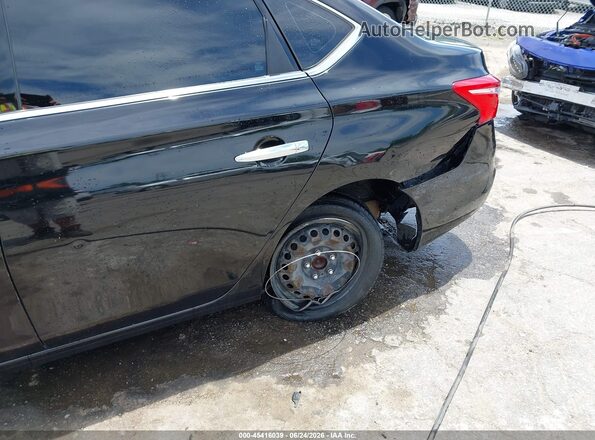 3N1AB7AP8JY315917 2018 NISSAN SENTRA Black Widok z przodu