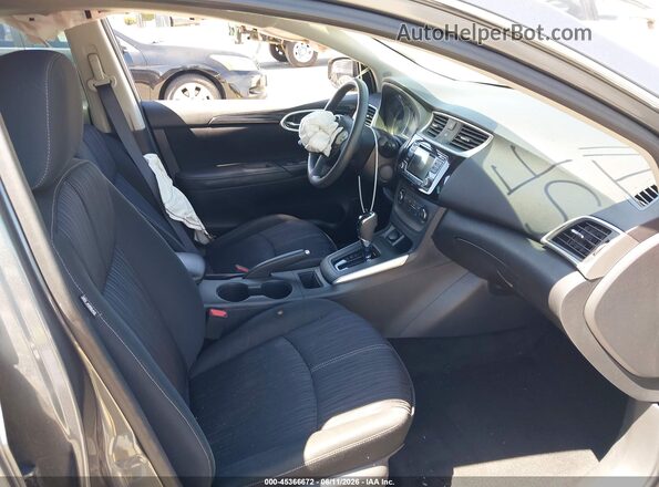 3N1AB7AP9HL662826 2017 NISSAN SENTRA Gray Front interior view