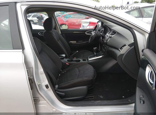 3N1AB7AP9HY305939 2017 NISSAN SENTRA Серебряный Вид салона спереди