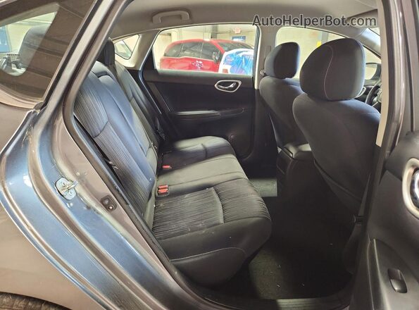 3N1AB7AP9JY266971 2018 NISSAN SENTRA Gray Vista de los asientos traseros