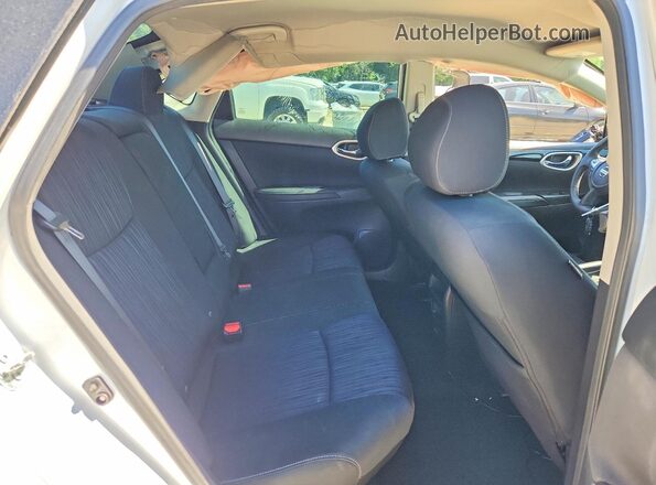 3N1AB7AP9KY300327 2019 NISSAN SENTRA White Vista de los asientos traseros