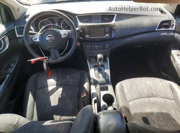 3N1AB7APXHY261546 2017 NISSAN SENTRA Серебряный Вид панели приборов