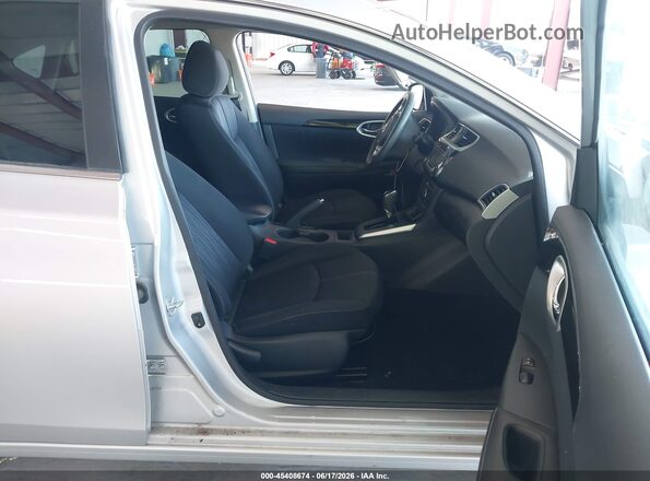 3N1AB7APXJY207704 2018 NISSAN SENTRA Silver Vista interior delantera