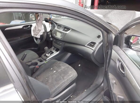 3N1AB7APXJY232943 2018 NISSAN SENTRA Gray Widok wnętrza z przodu