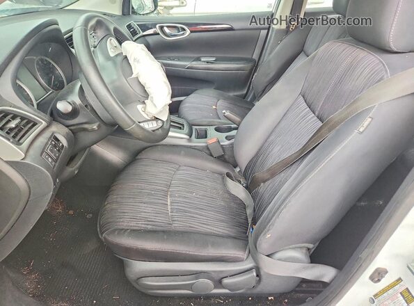 3N1AB7APXJY310038 2018 NISSAN SENTRA White Вид салону спереду