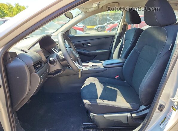 3N1AB8BV4MY226546 2021 NISSAN SENTRA Серебряный Вид салона спереди