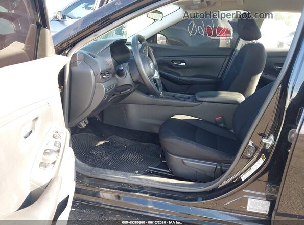 3N1AB8BV4NY282956 2022 NISSAN SENTRA Черный Вид салона спереди