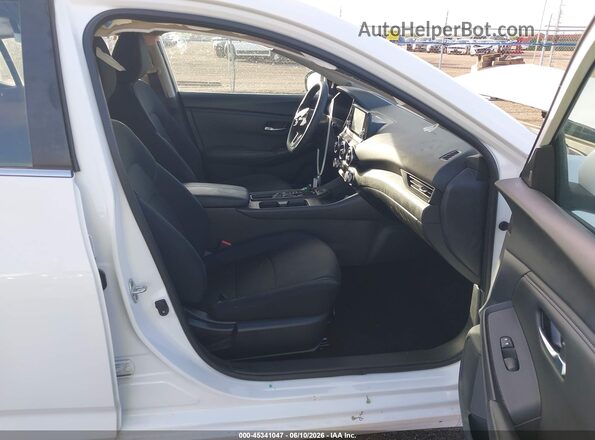 3N1AB8BV4PY305168 2023 NISSAN SENTRA White Вид салону спереду