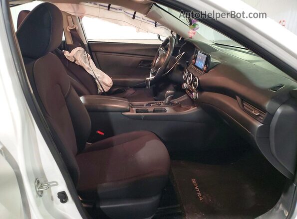 3N1AB8BV4RY389639 2024 NISSAN SENTRA Белый Вид салона спереди