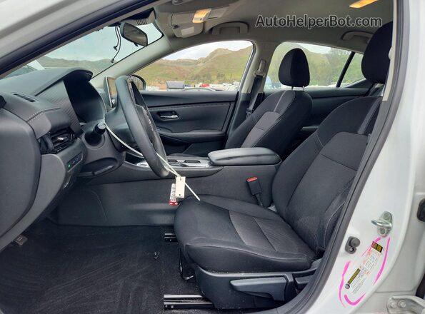 3N1AB8CV1RY211007 2024 NISSAN SENTRA Белый Вид салона спереди