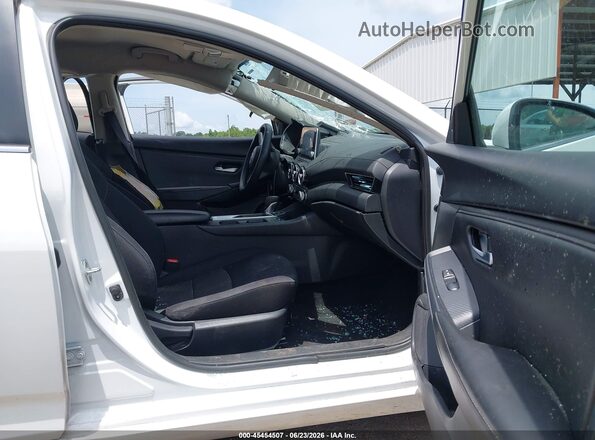 3N1AB8CV5PY301175 2023 NISSAN SENTRA Белый Вид салона спереди