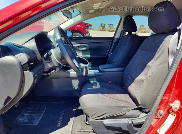 3N1AB8CV7RY205132 2024 NISSAN SENTRA Красный Вид салона спереди
