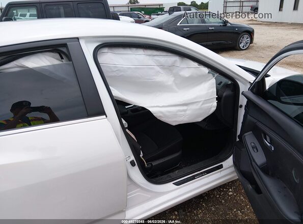 3N1AB8CV7RY310821 2024 NISSAN SENTRA White Front interior view