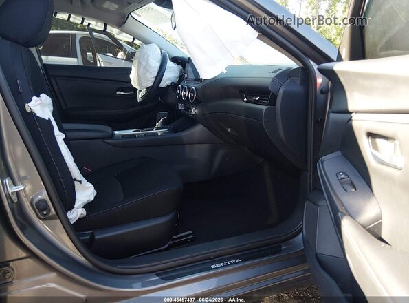 3N1AB8CV8RY286738 2024 NISSAN SENTRA Gray Front interior view