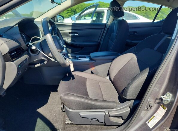 3N1AB8CV8SY376798 2025 NISSAN SENTRA Серый Вид салона спереди