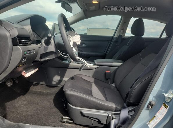 3N1AB8CV9RY261170 2024 NISSAN SENTRA Синий Вид салона спереди