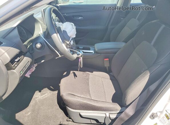 3N1AB8CV9SY346807 2025 NISSAN SENTRA Белый Вид салона спереди