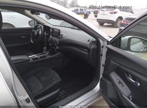 3N1AB8CVXLY243218 2020 NISSAN SENTRA Серебряный Вид салона спереди