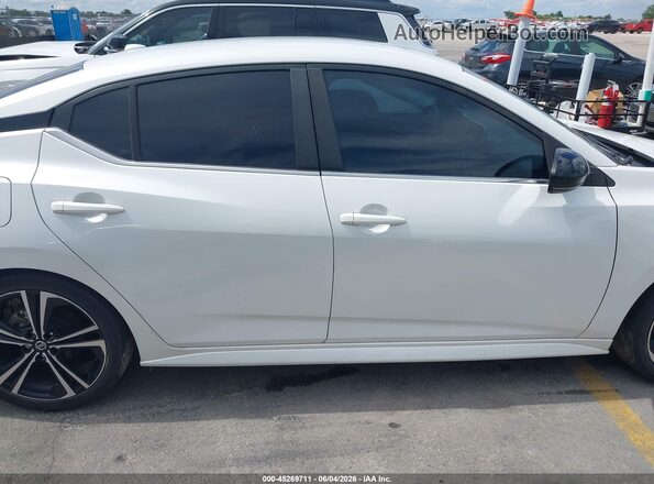 3N1AB8DV0MY258875 2021 NISSAN SENTRA White Widok wnętrza z tyłu