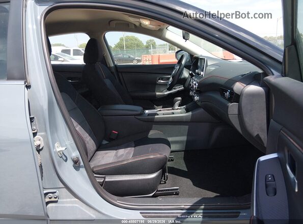 3N1AB8DV4RY350563 2024 NISSAN SENTRA Light Blue Вид салона спереди
