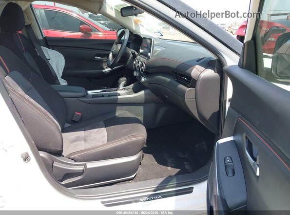 3N1AB8DV6RY226777 2024 NISSAN SENTRA Белый Вид салона спереди