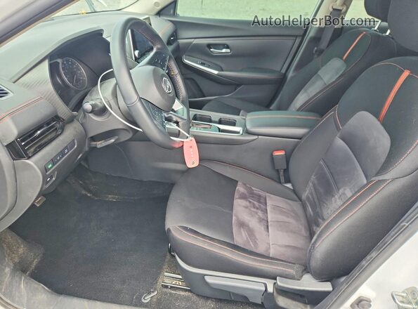 3N1AB8DV8RY257612 2024 NISSAN SENTRA Белый Вид салона спереди