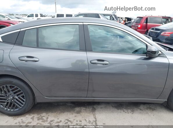3N1AB9CV6TY252665 2026 NISSAN SENTRA Gray Вид задньої частини салону