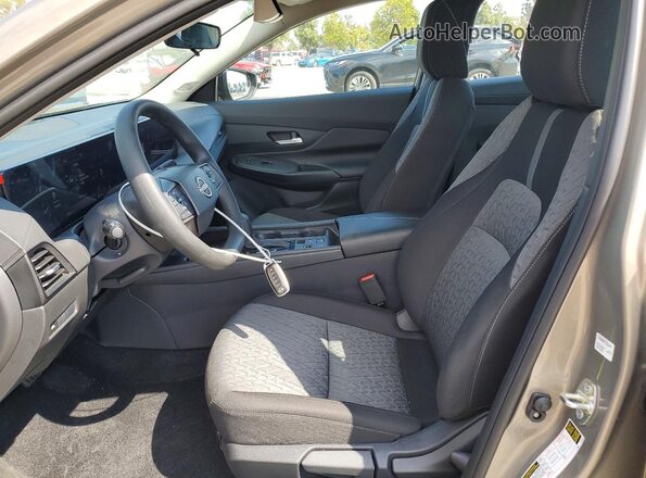 3N1AB9CVXTY209804 2026 NISSAN SENTRA Желто-коричневый Вид салона спереди