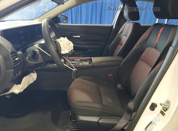 3N1AB9DV1TY225663 2026 NISSAN SENTRA White Вид салону спереду