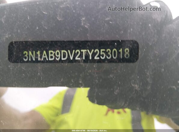 3N1AB9DV2TY253018 2026 NISSAN SENTRA Black Widok komory silnika