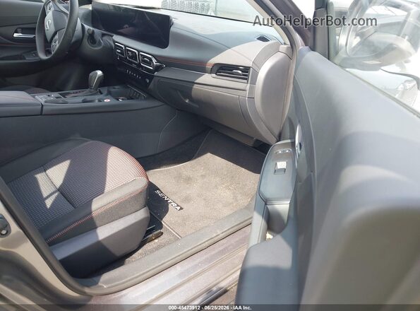 3N1AB9DV5TY210759 2026 NISSAN SENTRA Gray Widok wnętrza z przodu