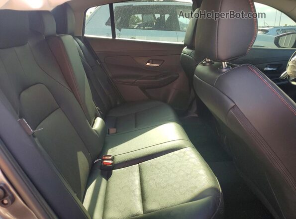3N1AB9DV7TY228566 2026 NISSAN SENTRA Gray Widok tylnych siedzeń