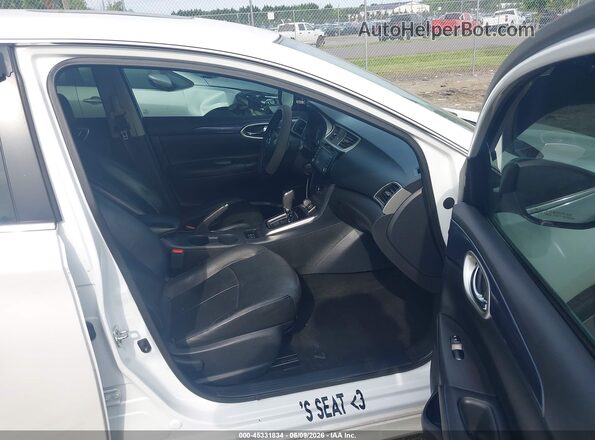 3N1CB7AP9JY211607 2018 NISSAN SENTRA Белый Вид салона спереди