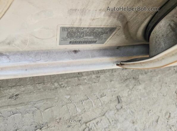 3N1CE2CP0JL369807 2018 NISSAN VERSA White 