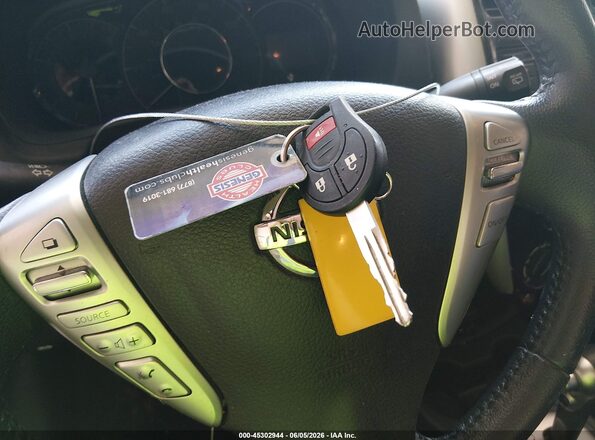 3N1CE2CP5HL375855 2017 NISSAN VERSA NOTE White Առջևի վահանակի տեսք