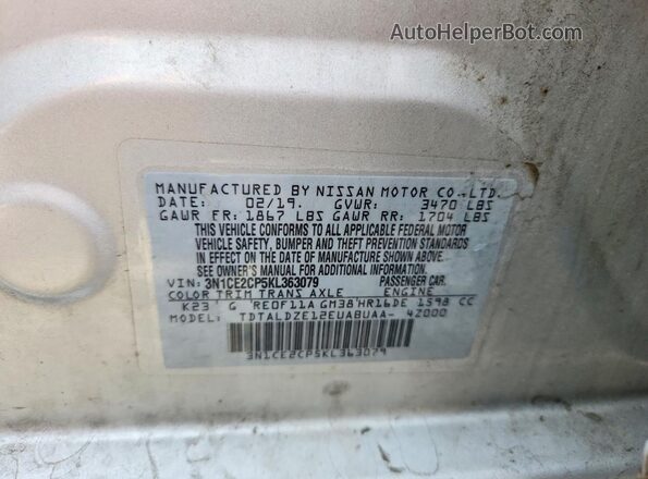 3N1CE2CP5KL363079 2019 NISSAN VERSA Silver Widok komory silnika