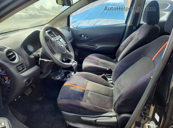 3N1CE2CP6JL358889 2018 NISSAN VERSA Черный Вид салона спереди
