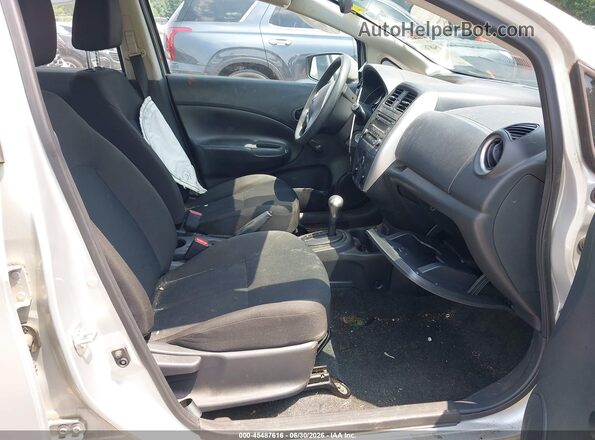3N1CE2CP7JL353054 2018 NISSAN VERSA NOTE Silver Вид салону спереду