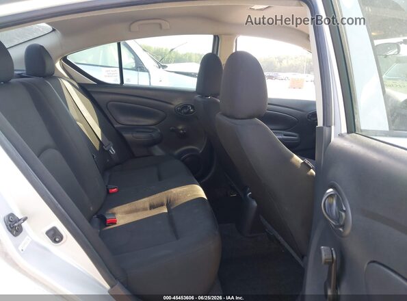 3N1CN7AP1KL827758 2019 NISSAN VERSA Silver Vista de la etiqueta del VIN