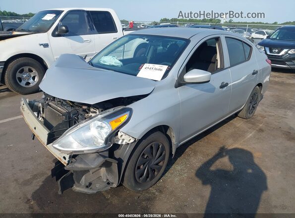 3N1CN7AP1KL827758 2019 NISSAN VERSA Silver Vista tres cuartos delantera izquierda